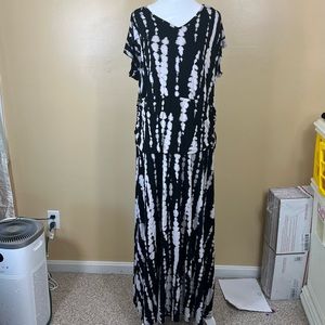 Torrid Size 3 Black and White Tie Dye Shirred Maxi Dress